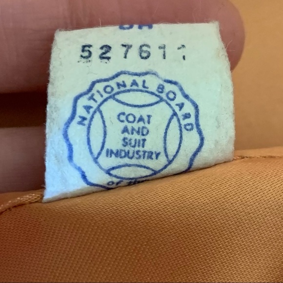 Vintage 1960’s Pickfair Place coat in camel wool with bronze lining - Picture 5 of 11